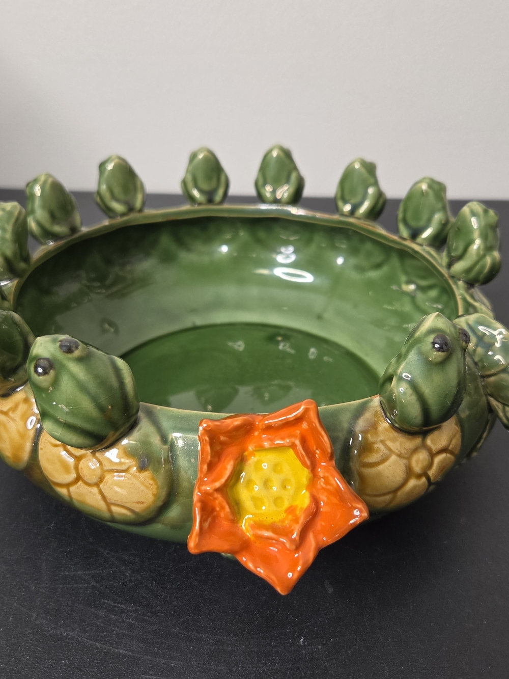 Vintage Majolica 12 Frogs On Water Lilies Glazed Ceramic Bowl